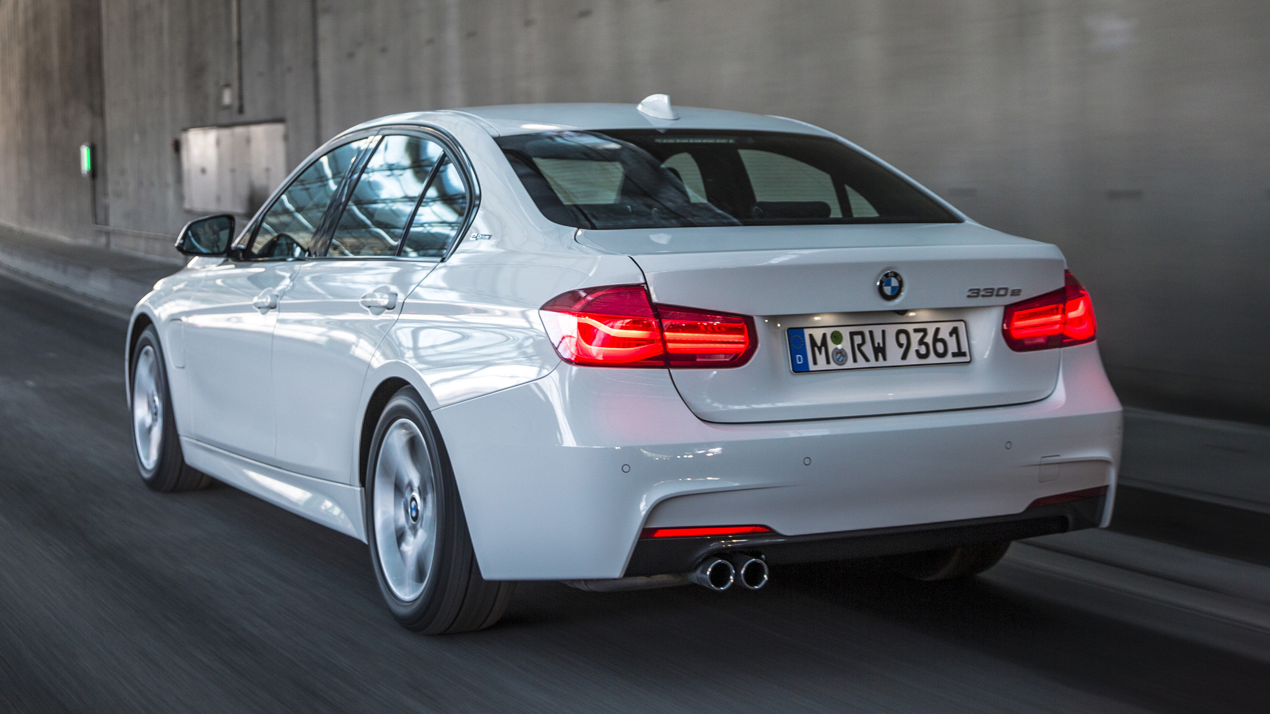 16 Bmw 330e Is Here For You To Check Out The Hybrid First Drive Muscle Cars Zone