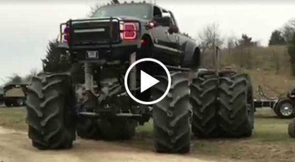 This Monster Ford Dually Is Over 10 Feet Tall & Is Breaking The 