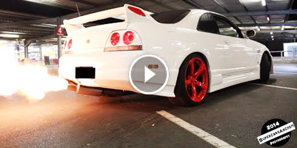 Anti lag System Nissan Skyline GTR R33 CRAZY LOUD SHOOTING FLAMES IN GARAGE