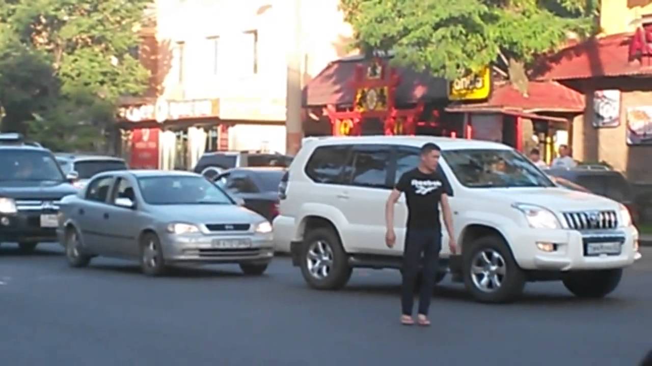 What Happens When A Russian Pedestrian Becomes A TRAFFIC POLICEMAN 1