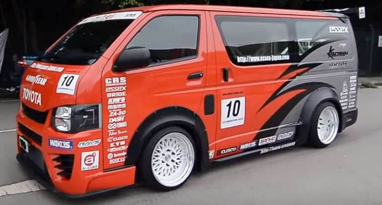 Toyota Hiace Drifting Van Will Leave You Speachless 3