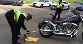 Cops Pull Over Guy For Decibel Test But Overheat His Bike Instead3