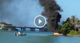 Jet Skiers Extinguished a Boat on Fire 2