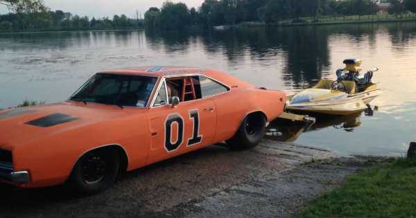 Hydroplane Boat Gets Pulled By Pro Street Dodge Charger GENERAL LEE 1