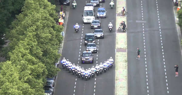 It Takes Huge Escort Entourage To Keep Queen Elizabeth II Safe 2