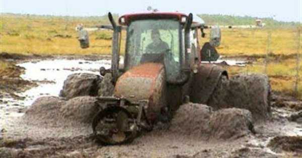 Powerful Tractors mud 1 TN