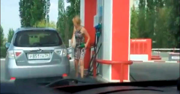 These Women Struggle To Refuel At Gas Station 2