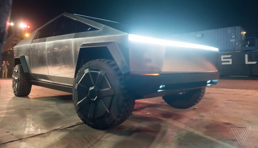 Tesla Cybertruck In An Intense Tug Of War VS F-150