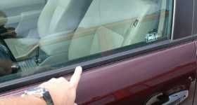 How to Clean Rubber Trim Around Car Windows 1