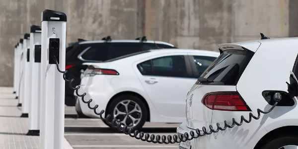 Title_ Electric Cars on the Rise, Less on the Wallets 2